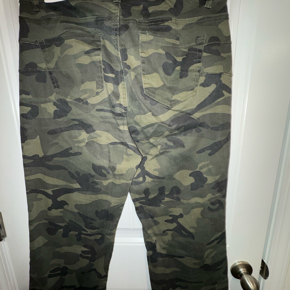 Camouflage Straight-Leg Pants - Picture 7 of 10